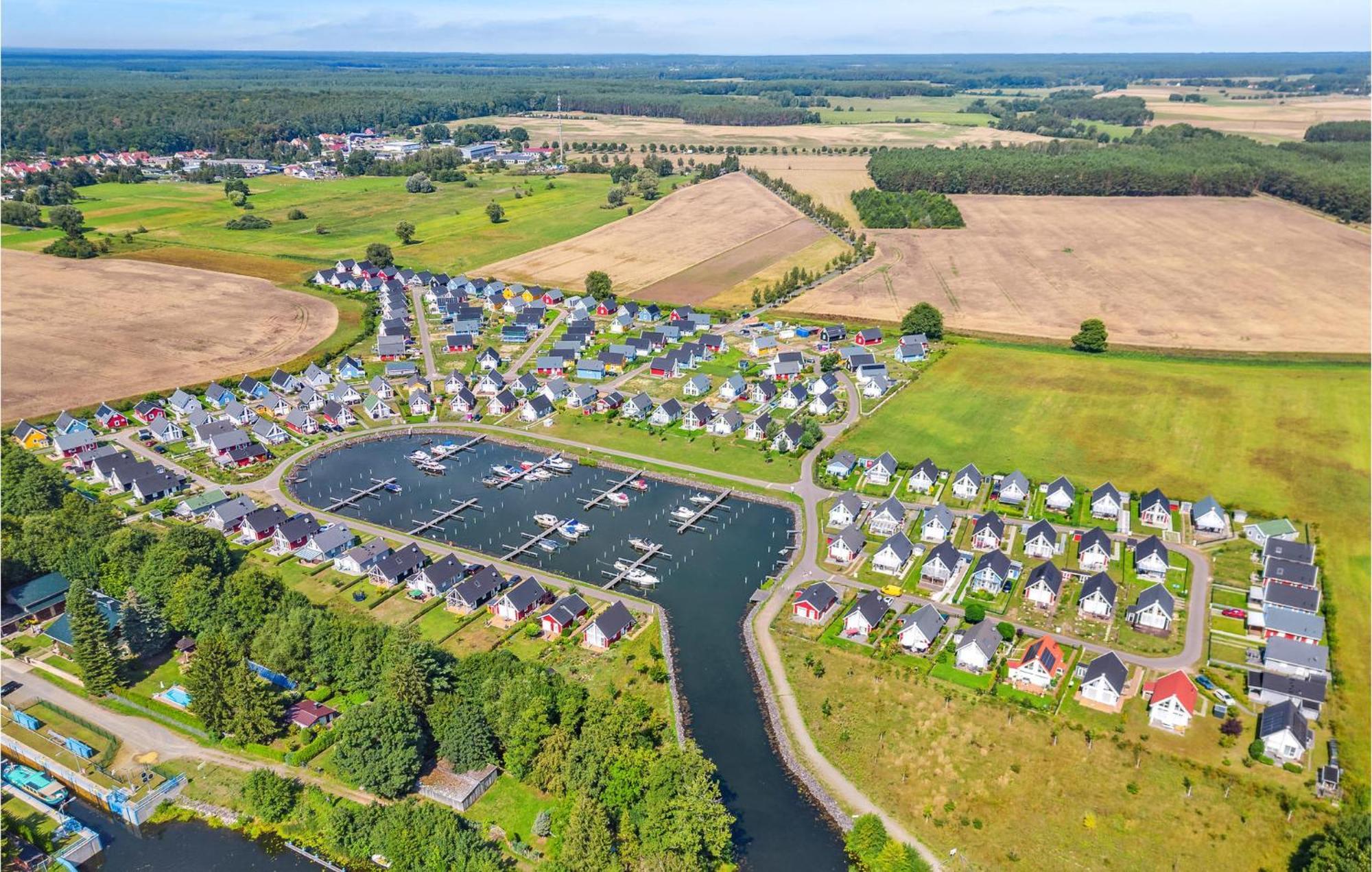 Amazing home in Zerpenschleuse with 2 Bedrooms&WiFi Exterior foto